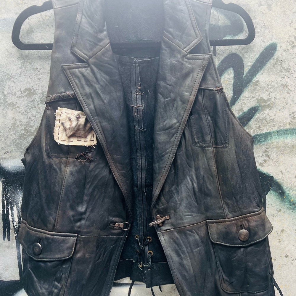 QUEEN of NOTHING Leather Battle Vest Fantasy Paranormal Holly Black - Picture 8 of 16